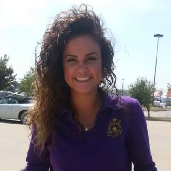 Meet your Posher, Andrea - Picture 2 of 2